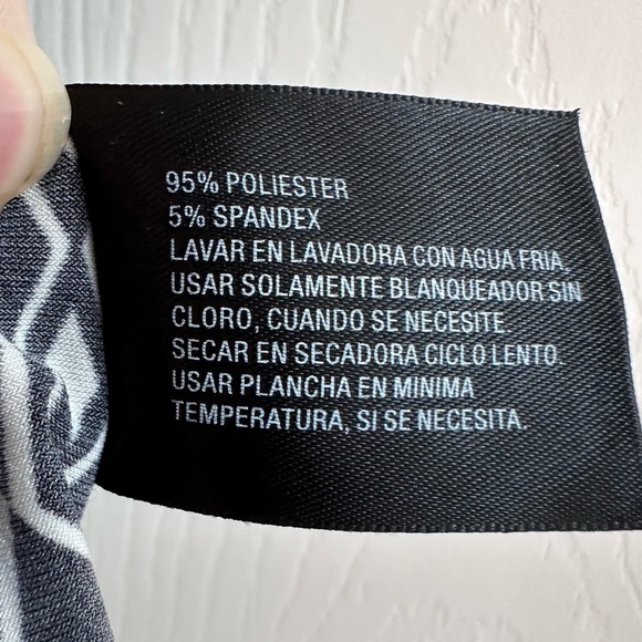 East 5th Women’s Blouse, Geometric Pattern, Size Large - Picture 5 of 6